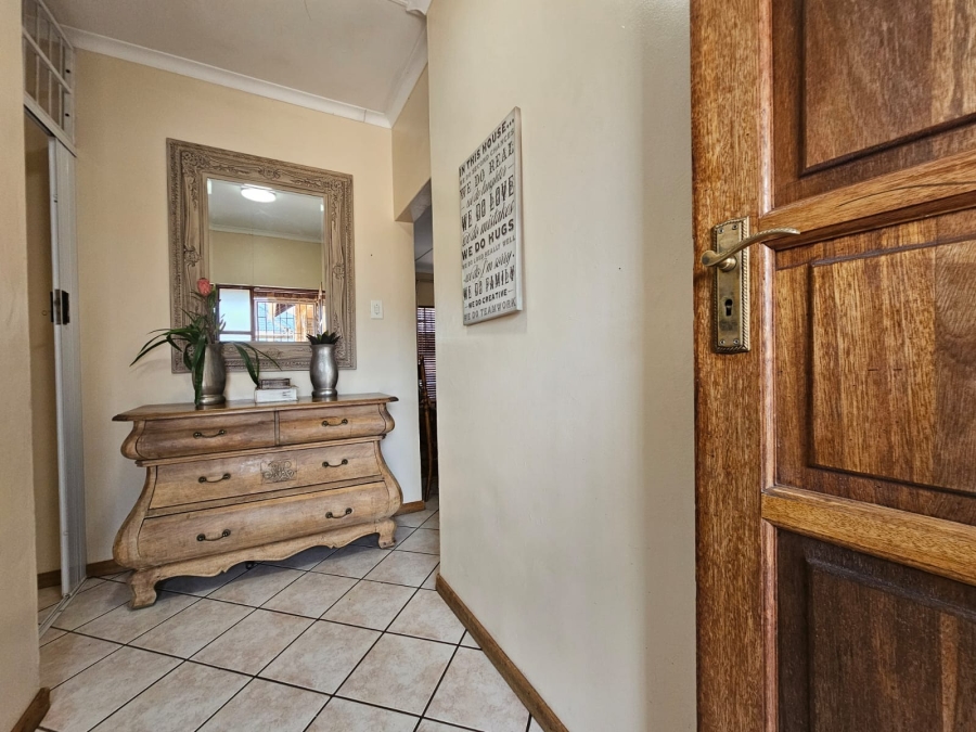 3 Bedroom Property for Sale in Van Der Hoff Park North West
